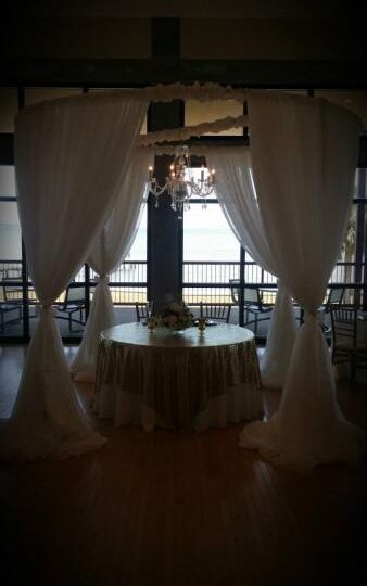 Sweetheart table with round chuppah